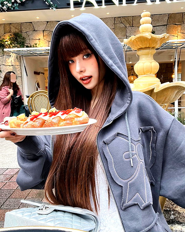 dear.zia instagram image archive image