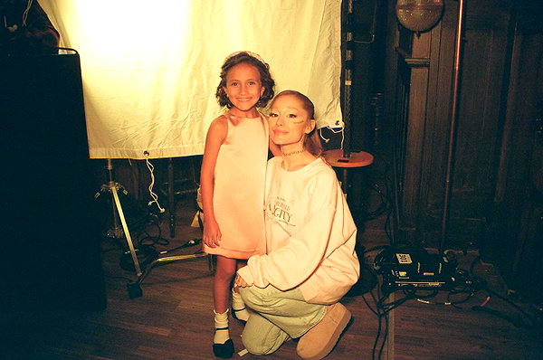 arianagrande instagram image archive image