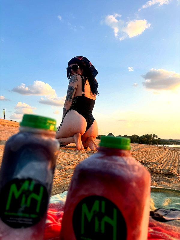 yeahimcaroline instagram image archive image
