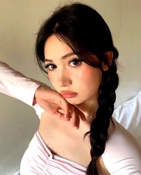 baddiesessence instagram image archive image