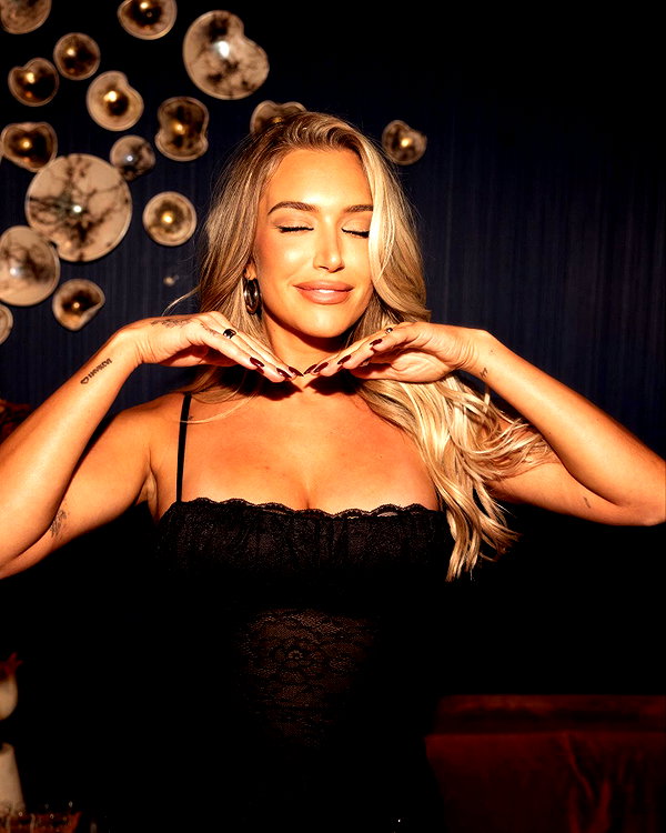 staskaranikolaou instagram image archive image