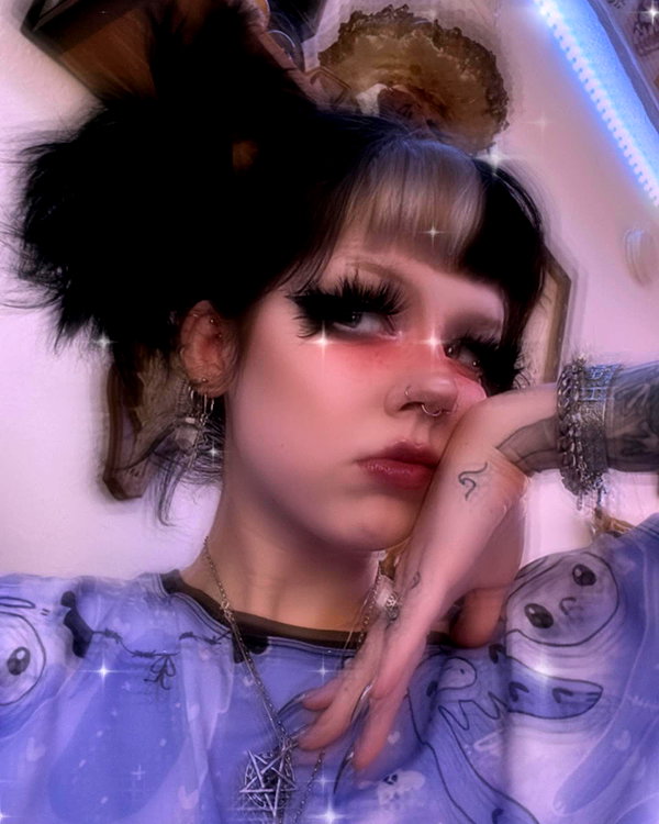 yeahimcaroline instagram image archive image