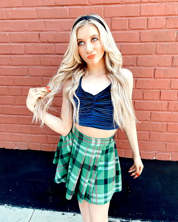 ellianawalmsley instagram image archive image