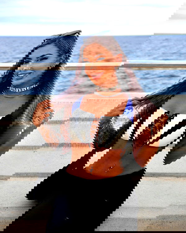 itshayleydavies itshayleydavies archive image