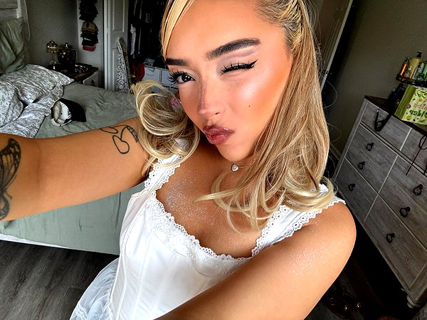 v.qx instagram image archive image