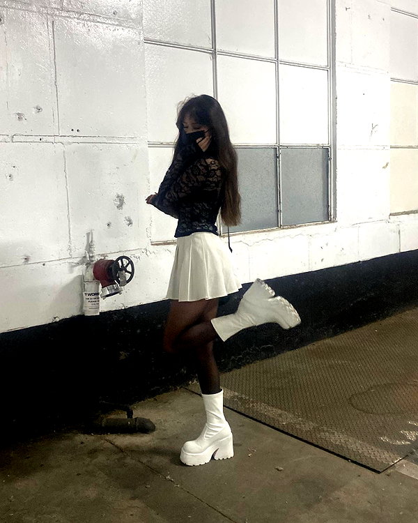 krystallea.cs instagram image archive image