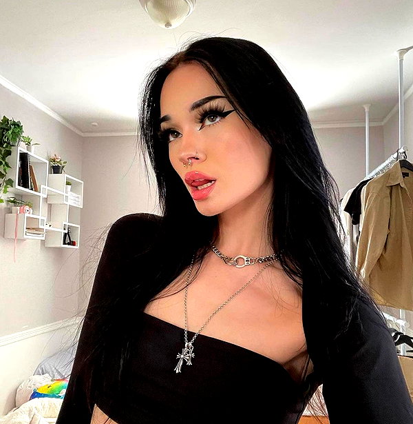 baddiesessence instagram image archive image