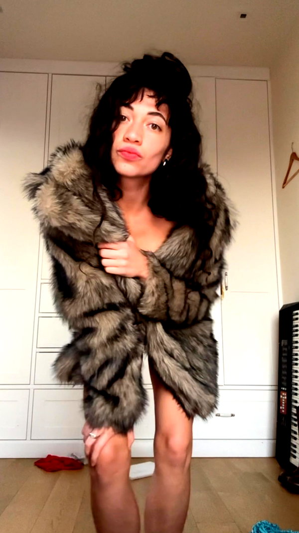 romi_henenson instagram image archive image