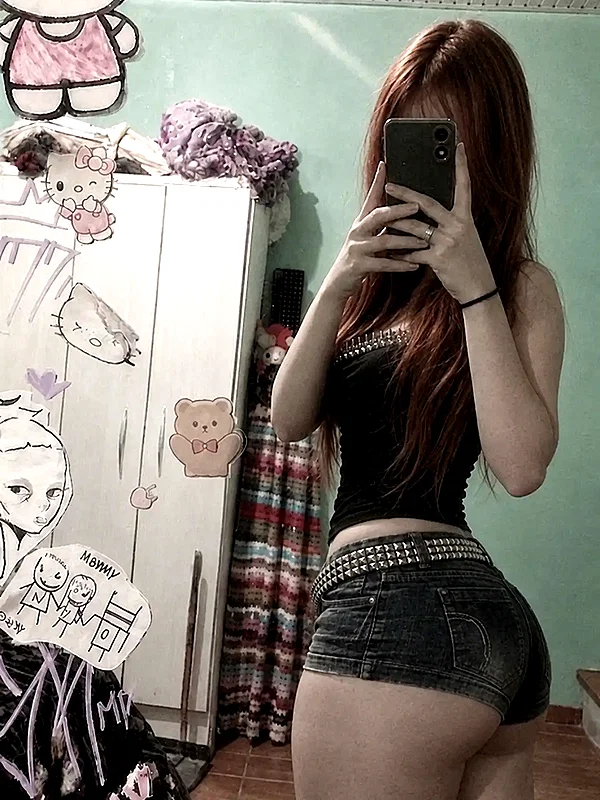 Archived image from @_emi.isk on Instagram