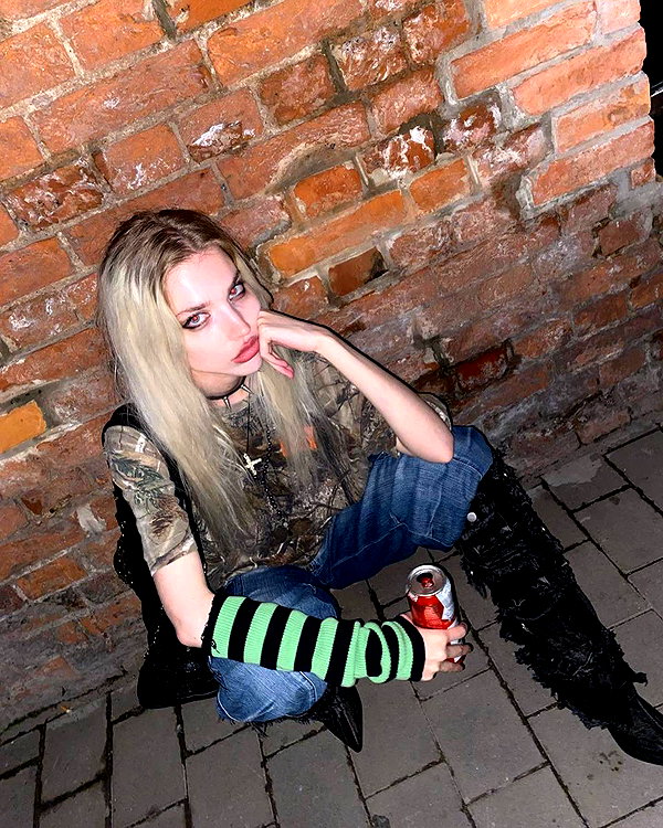 anya4everr instagram image archive image