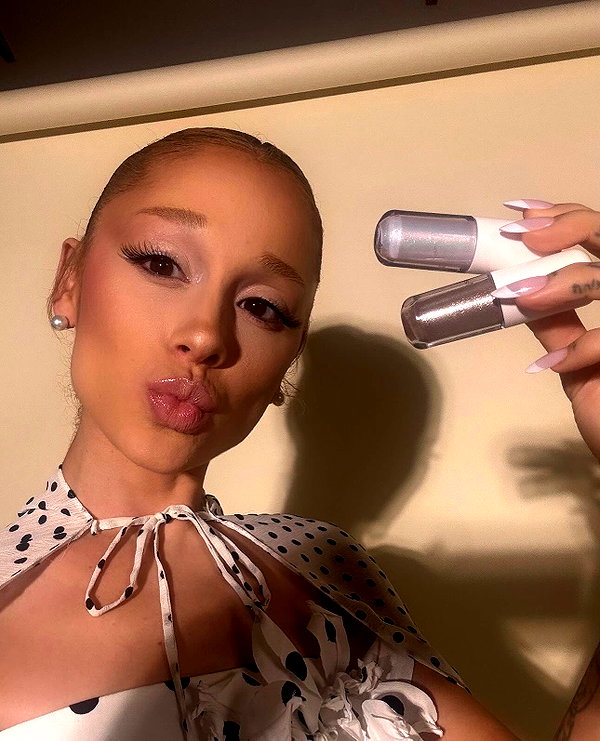 arianagrande instagram image archive image