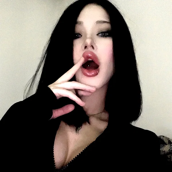 chica.niebla instagram image archive image
