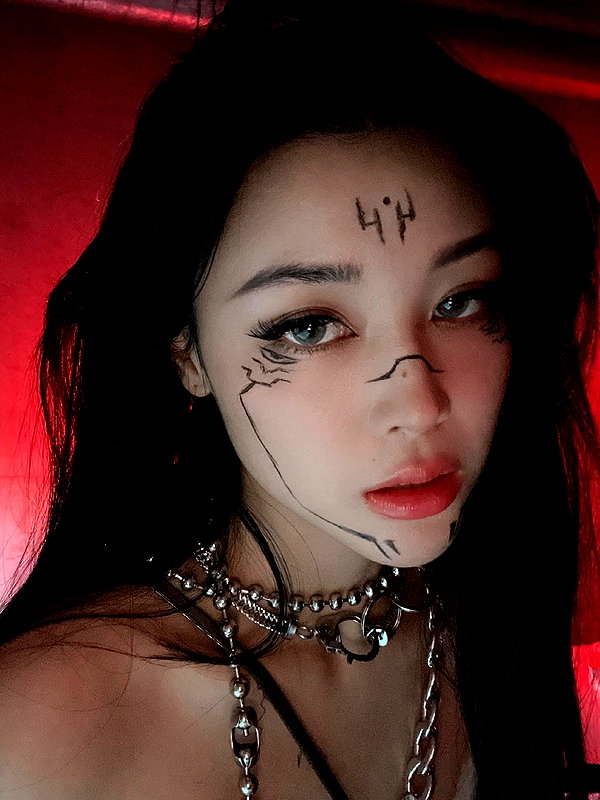 emily.ghoul instagram image archive image