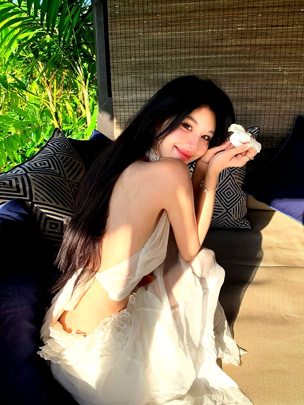 lyhythuedoxinh instagram image archive image
