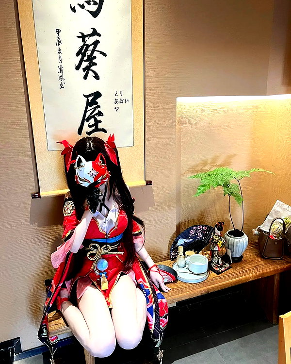 gallery_cosplayer instagram image archive image