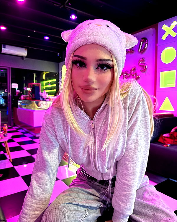 vik4au instagram image archive image