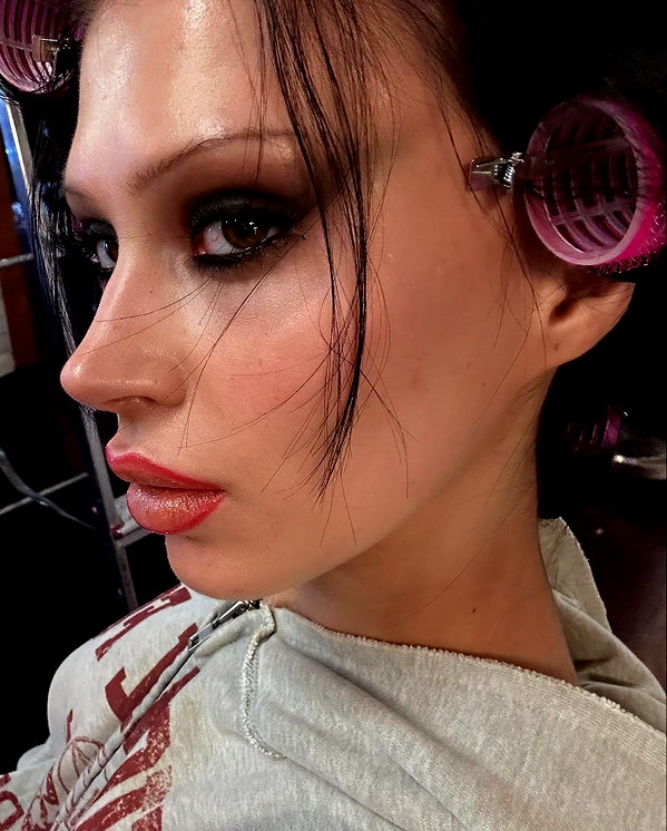 karolinaawasik instagram image archive image