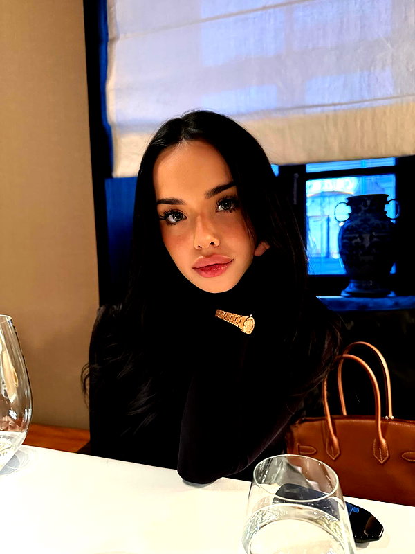 lyna_com2000 instagram image archive image
