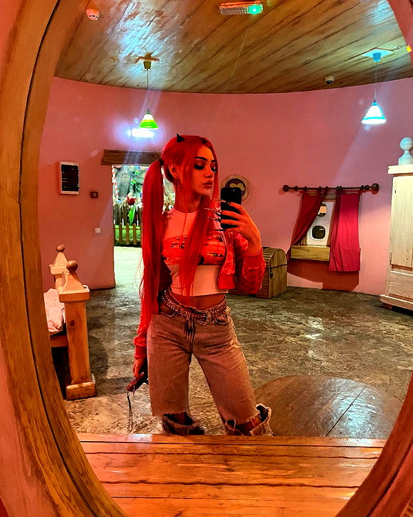vik4au instagram image archive image