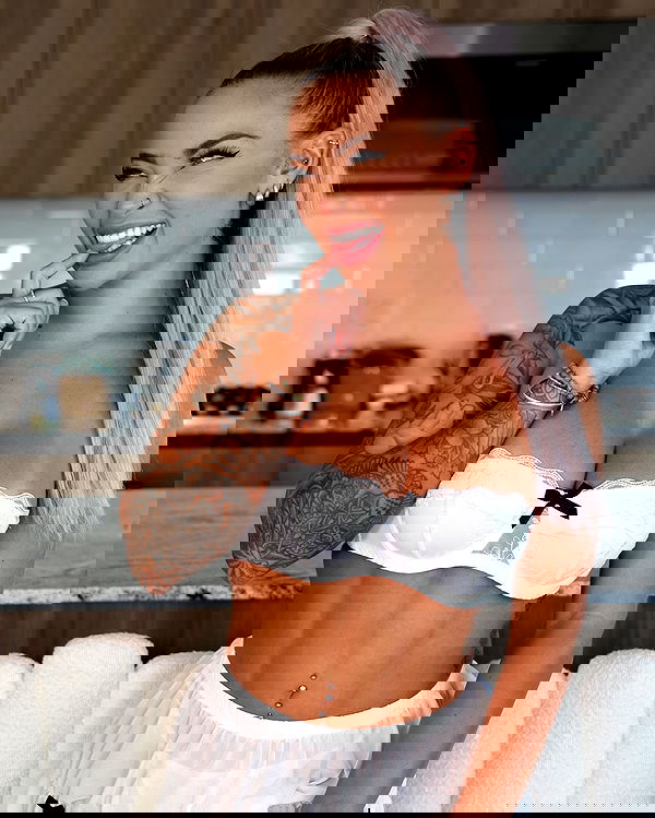 itshayleydavies itshayleydavies archive image