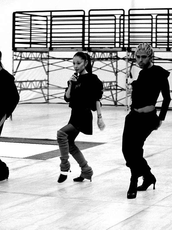 arianagrande instagram image archive image