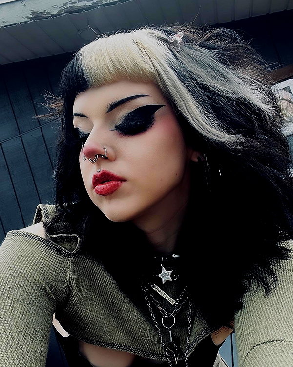 yeahimcaroline instagram image archive image