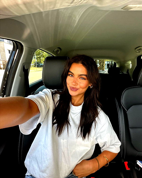 oliviaphillipps instagram image archive image