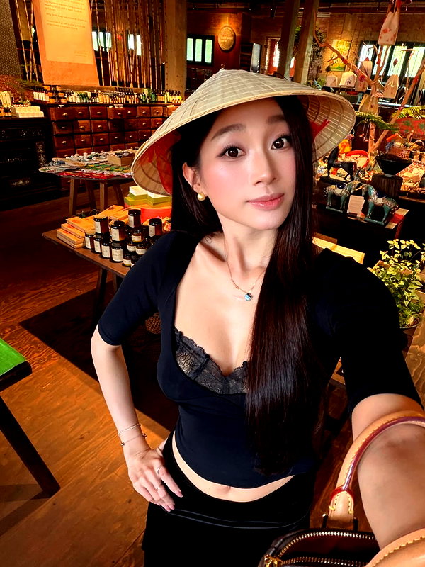 lyhythuedoxinh instagram image archive image
