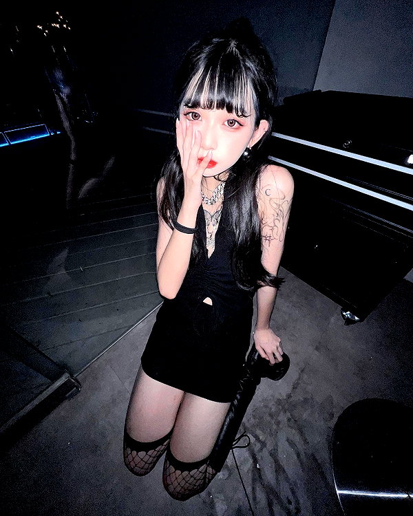 nixqq.425_ instagram image archive image