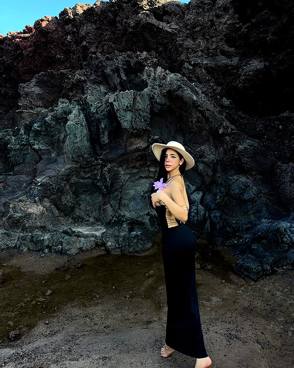 quenhi.phamm instagram image archive image