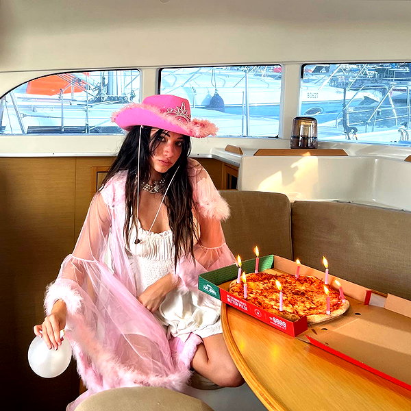 romi_henenson instagram image archive image