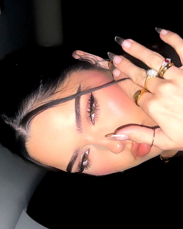 baddiesessence instagram image archive image