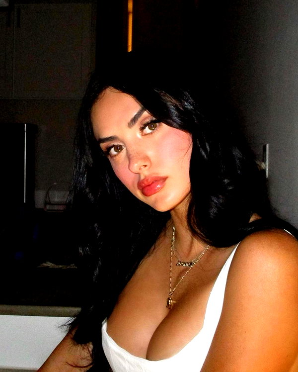 baddiesessence instagram image archive image