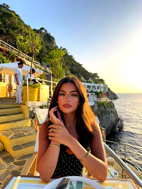 oliviaphillipps instagram image archive image