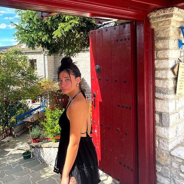 romi_henenson instagram image archive image