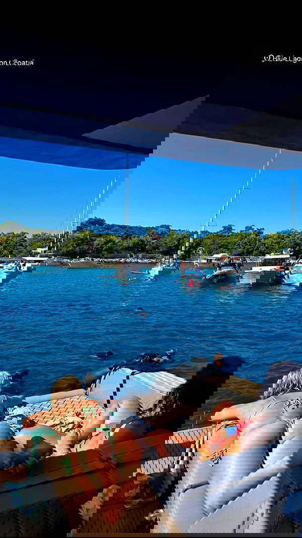 ellamwatts_ ellamwatts_ archive image