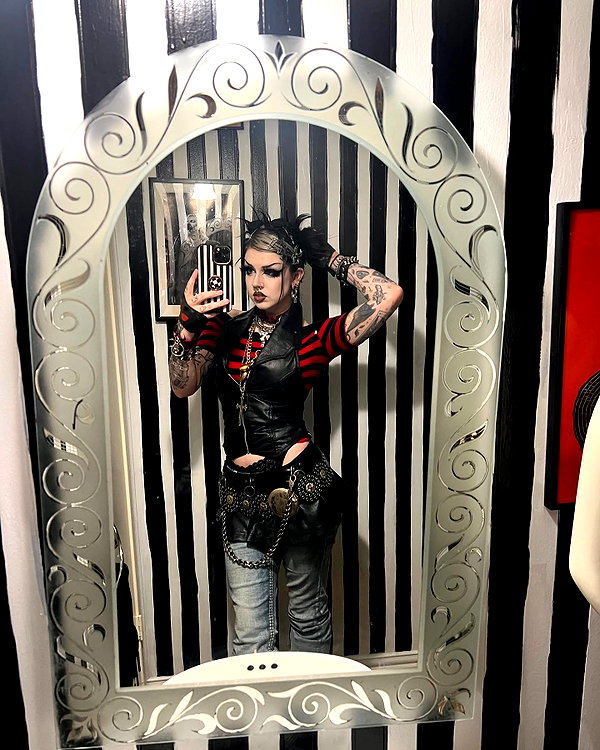 yeahimcaroline instagram image archive image