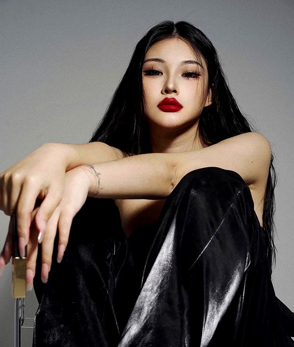 ll.lu1s instagram image archive image