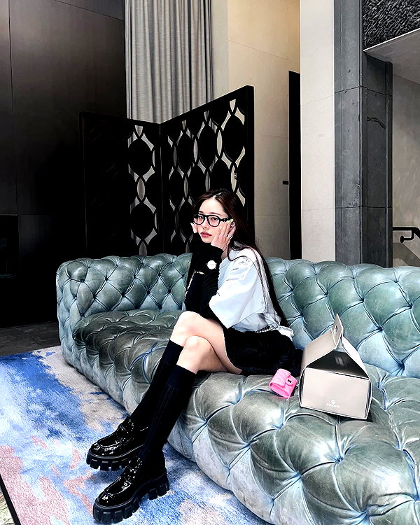 dear.zia instagram image archive image