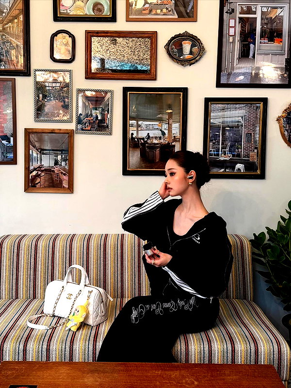 dear.zia instagram image archive image