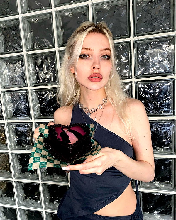 anya4everr instagram image archive image