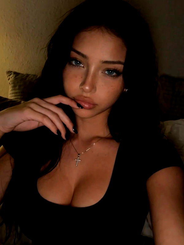 baddiesessence instagram image archive image