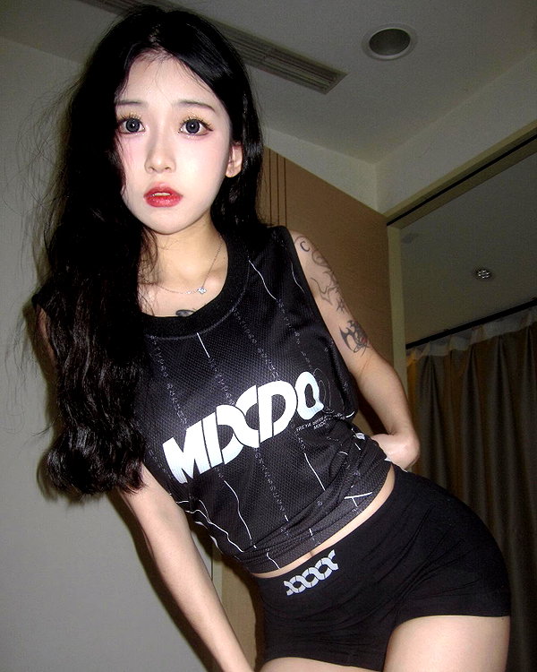 nixqq.425_ instagram image archive image