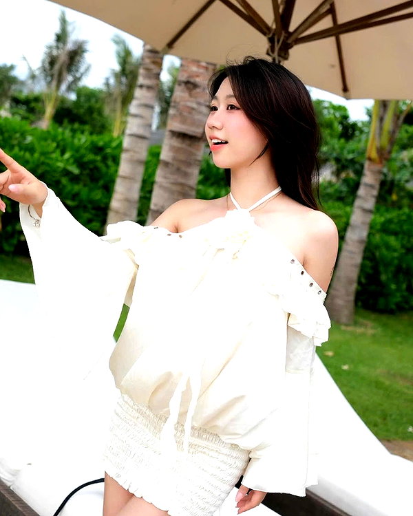 lyhythuedoxinh instagram image archive image