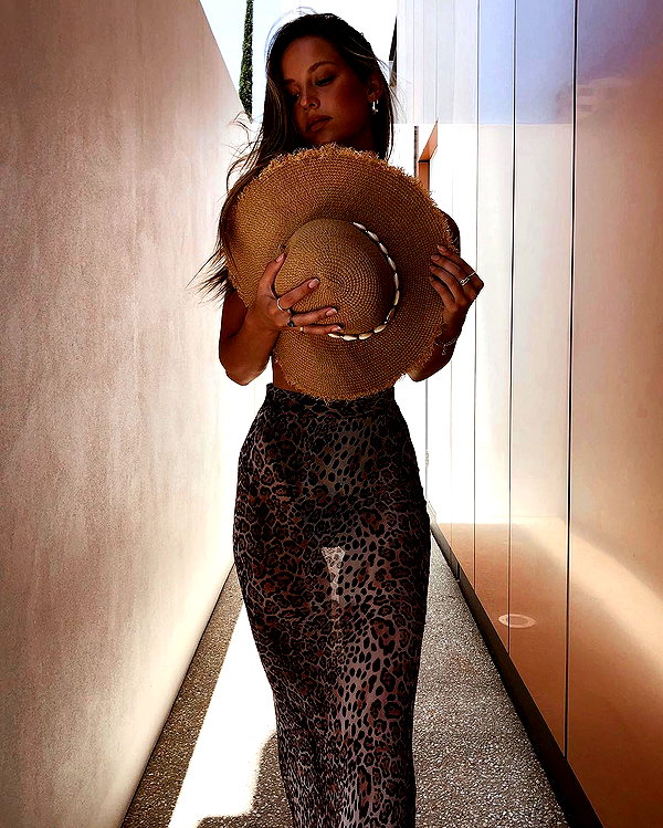 olivia.mathers instagram image archive image