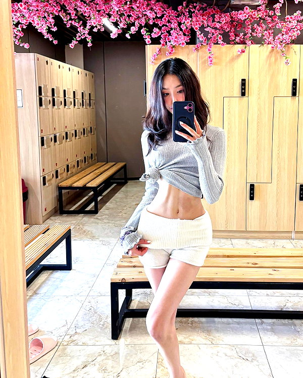 indra0102_ instagram image archive image