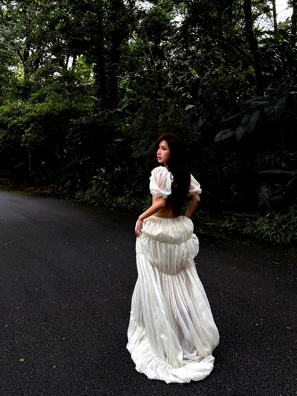 lyhythuedoxinh instagram image archive image