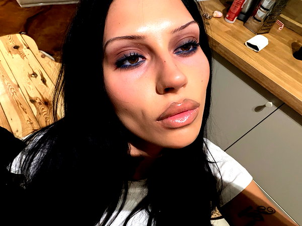 karolinaawasik instagram image archive image