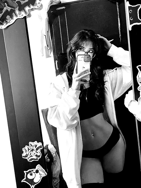 shevaal_x instagram image archive image