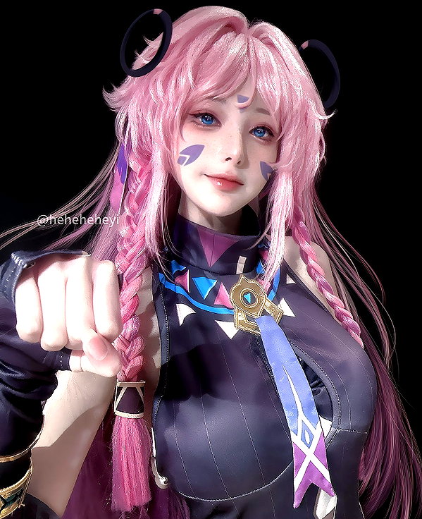 gallery_cosplayer instagram image archive image